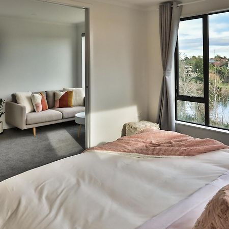 Amazing The Waikato River-View Brand New Villa With 4 Bedrooms Hamilton Buitenkant foto