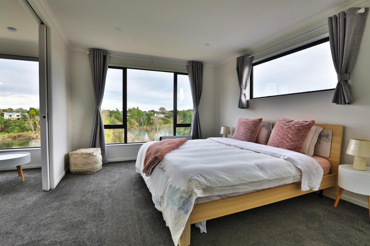 Amazing The Waikato River-View Brand New Villa With 4 Bedrooms Hamilton Buitenkant foto