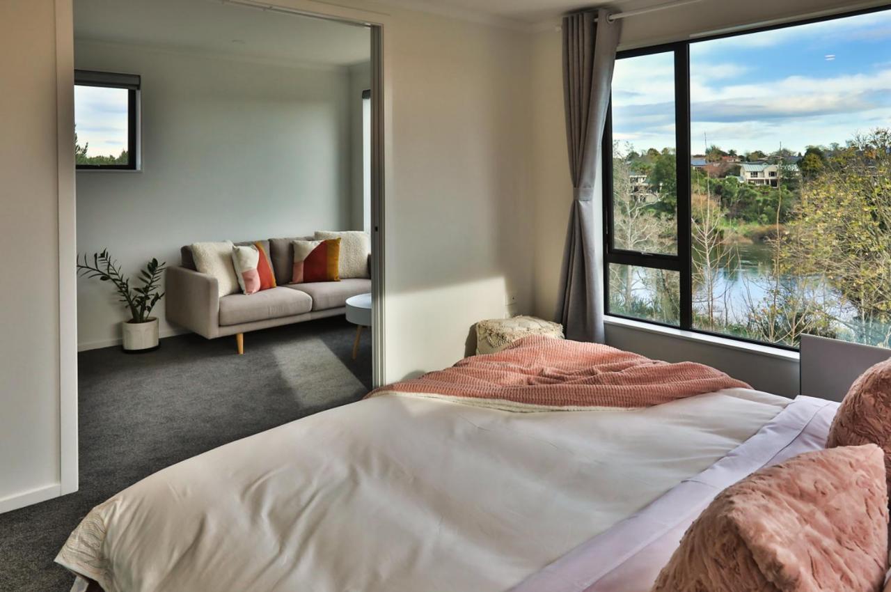 Amazing The Waikato River-View Brand New Villa With 4 Bedrooms Hamilton Buitenkant foto