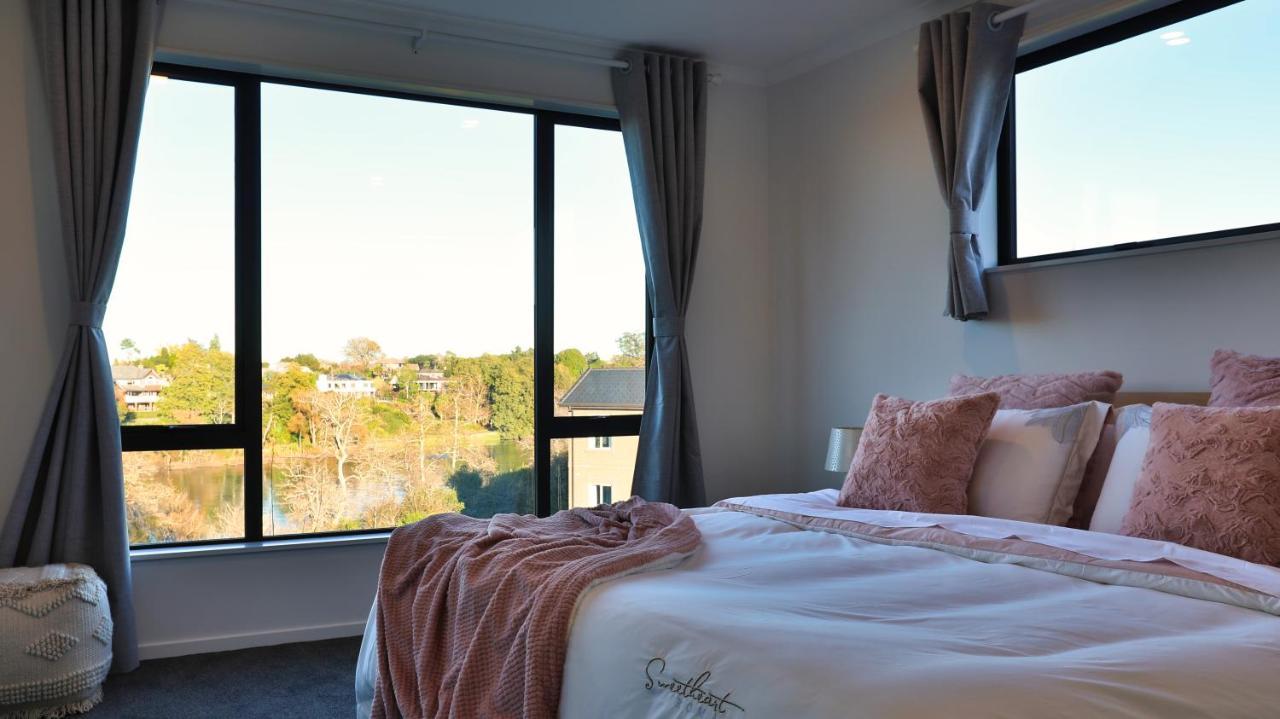 Amazing The Waikato River-View Brand New Villa With 4 Bedrooms Hamilton Buitenkant foto